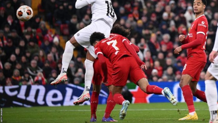 Luis Diaz (No. 7) mencetak gol untuk pertama kalinya di Anfield sejak Agustus untuk membawa Liverpool unggul