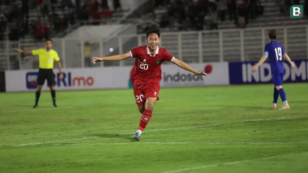 Gelandang Timnas U-20 Indonesia Arlyansyah Abdulmanan merayakan kemenangan melawan Tim U-20 Uzbekistan usai mencetak gol penyeimbang 2-2 pada laga tersebut.